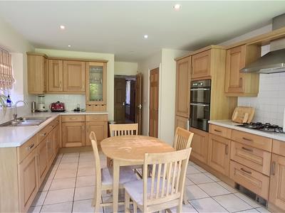 KITCHEN/BREAKFAST ROOM